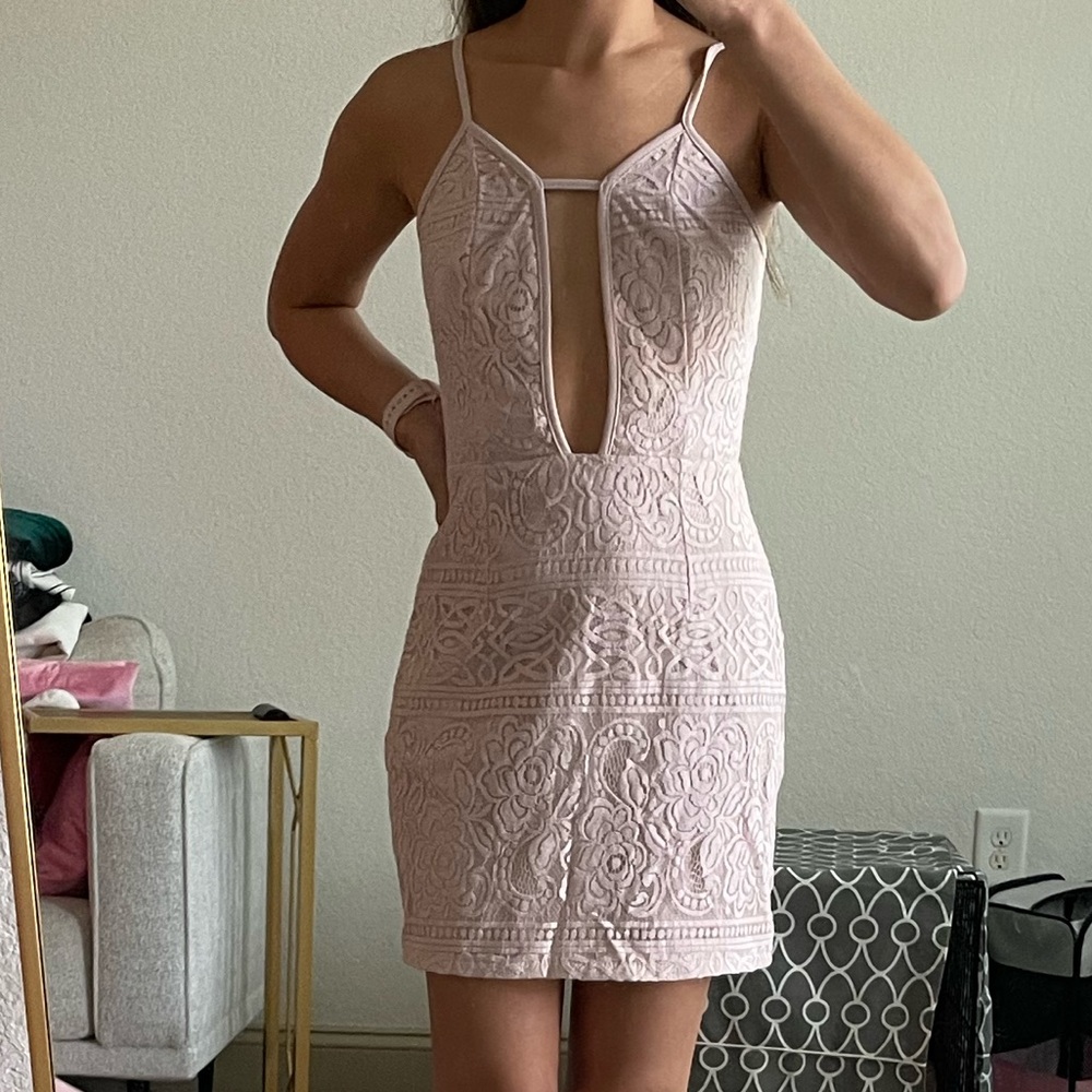 XS Tobi light pink mini dress with cut out